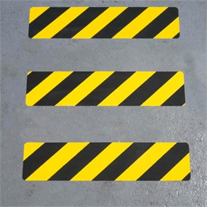 Self Adhesive SS#200 Coarse Hazard Black / Yellow Anti Slip Stair Tread