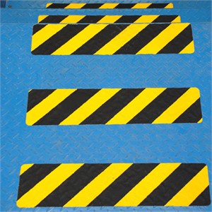 Self Adhesive Conformable Hazard Black / Yellow Anti Slip Stair Tread